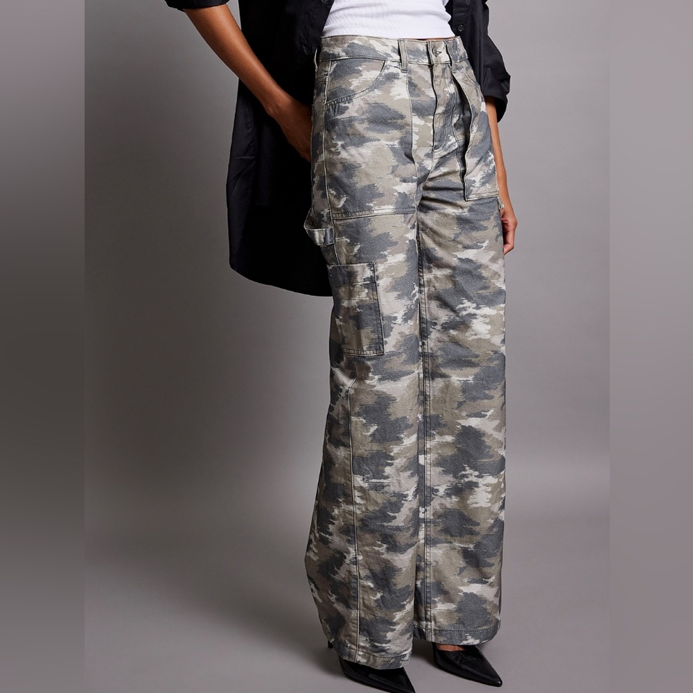 NA-KD Camo Cargo Parachute Pants 34